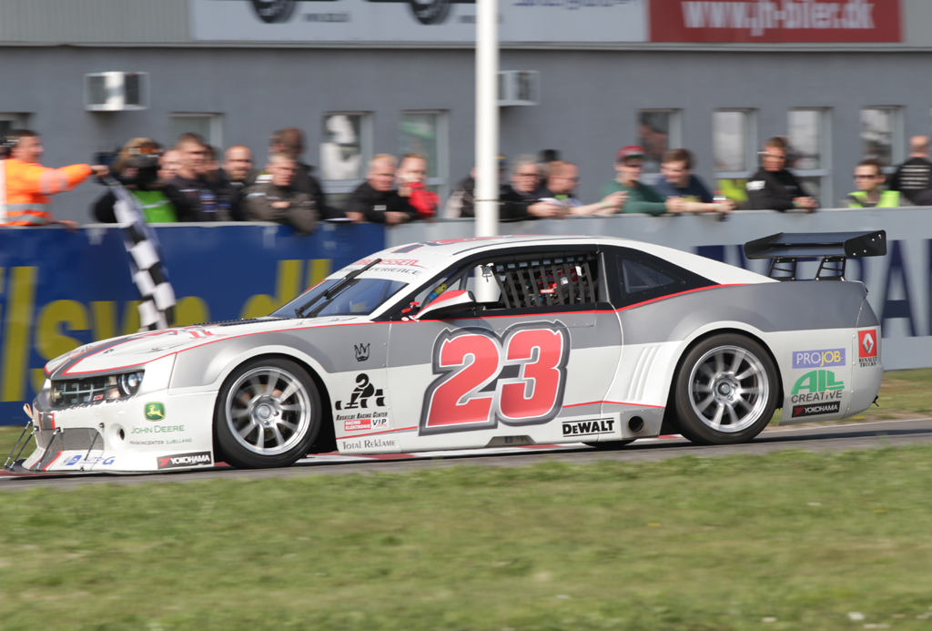 Jan Magnussen vinder i sin nye bil
(Foto: Motorsporten.dk)